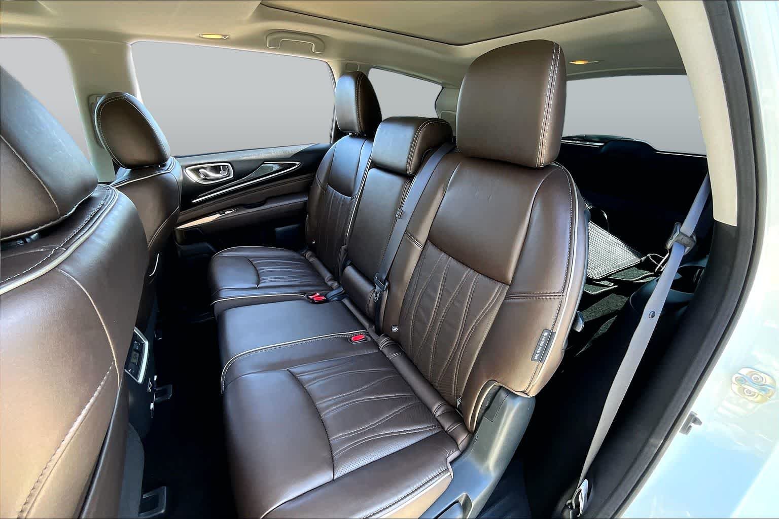 Used 2020 Majestic White INFINITI LUXE image 18