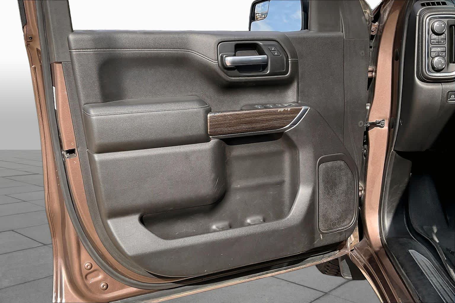 Used 2019 Oakwood Metallic Chevrolet LT image 21