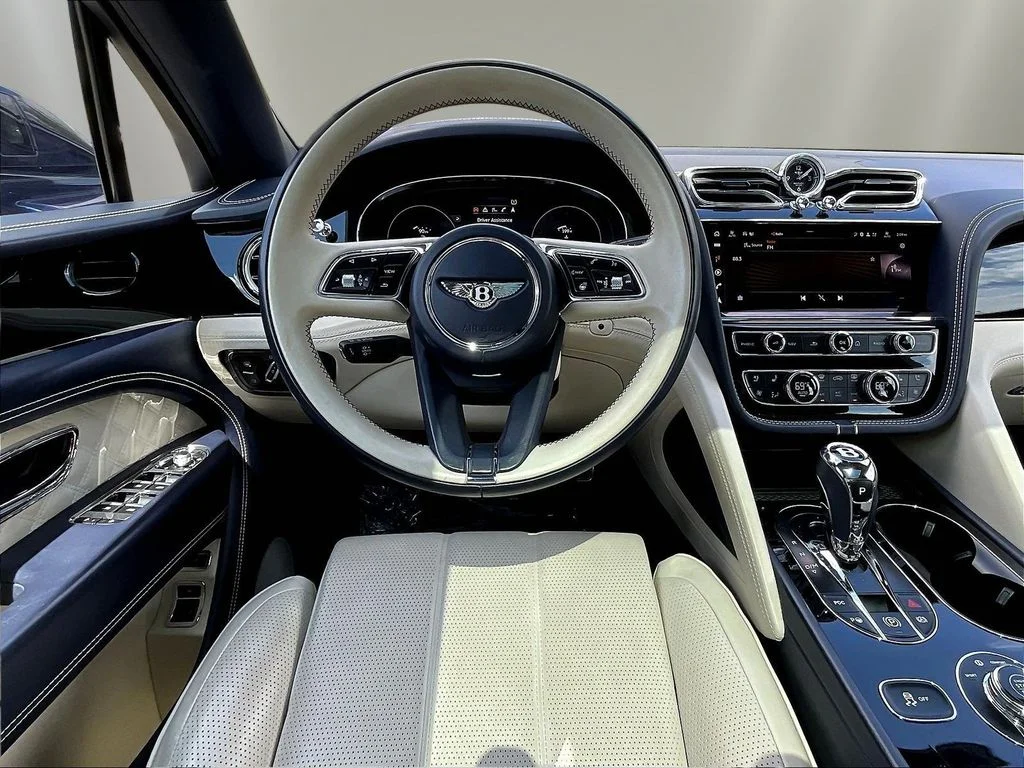 Used 2021  Bentley V8 image 8