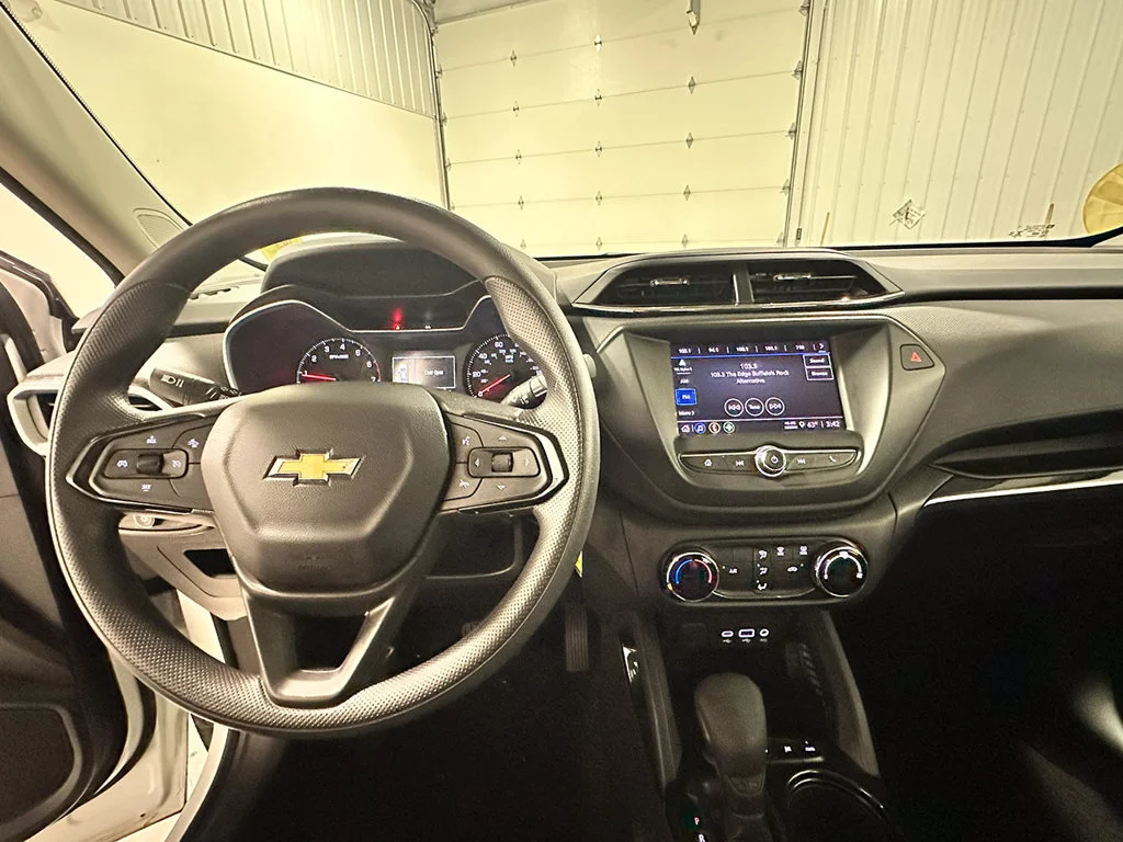 Used 2023 SUMMIT WHITE Chevrolet LS image 33