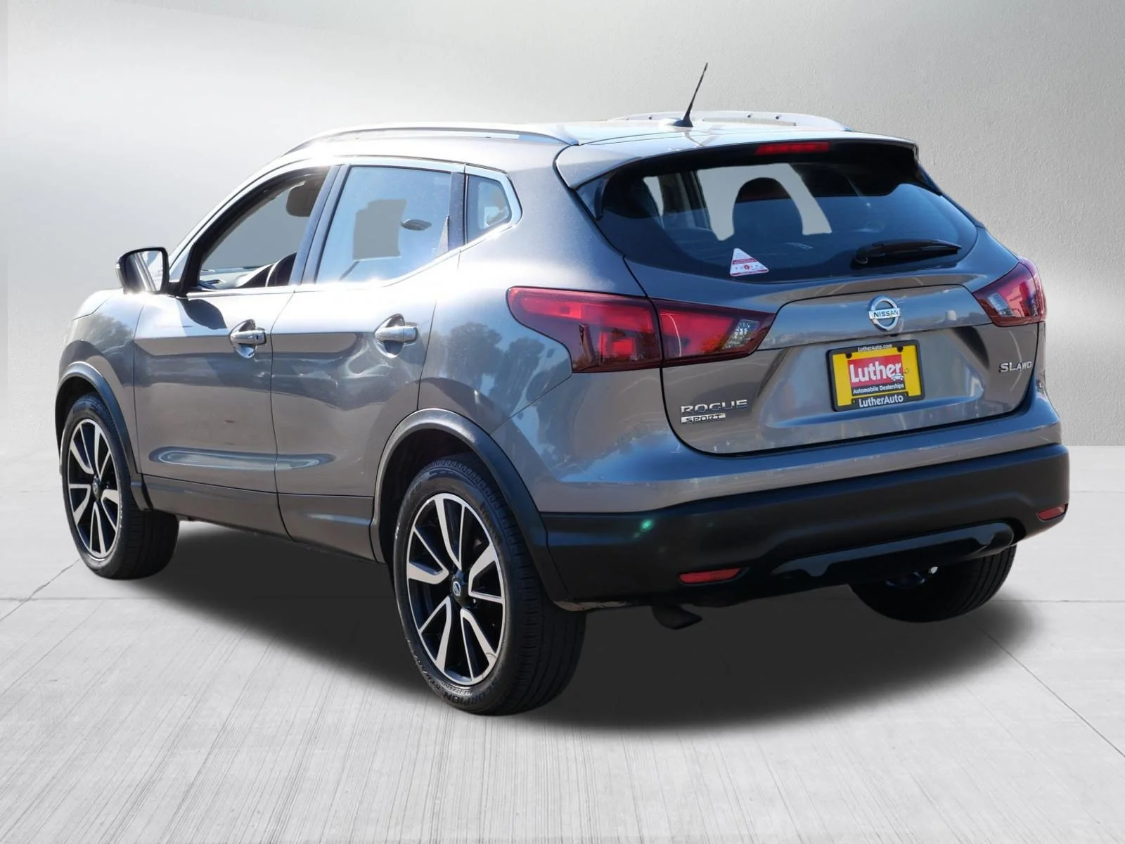 Used 2017 Gun Metallic Nissan SL image 5