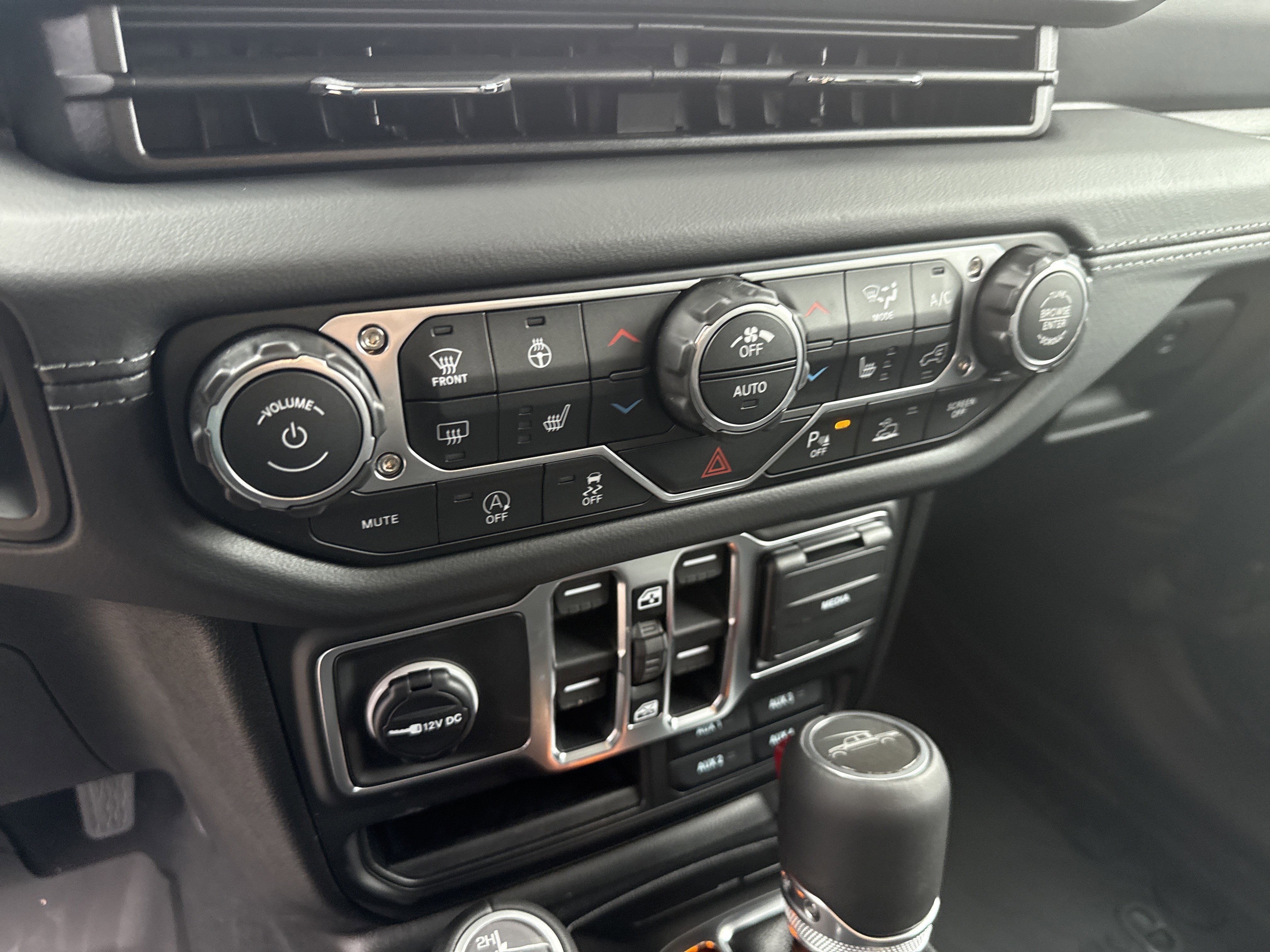 New 2026 Black Clearcoat Jeep Sahara image 27