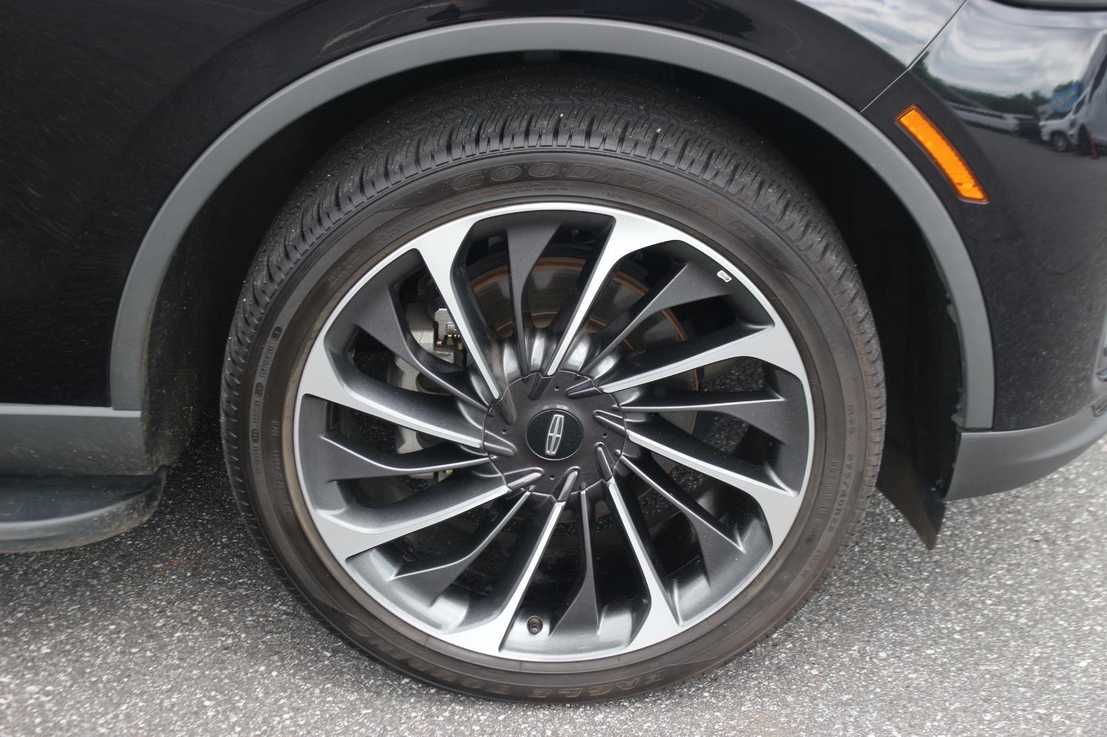 Used 2025 Infinite Black Metallic Clearcoat Lincoln Reserve image 37