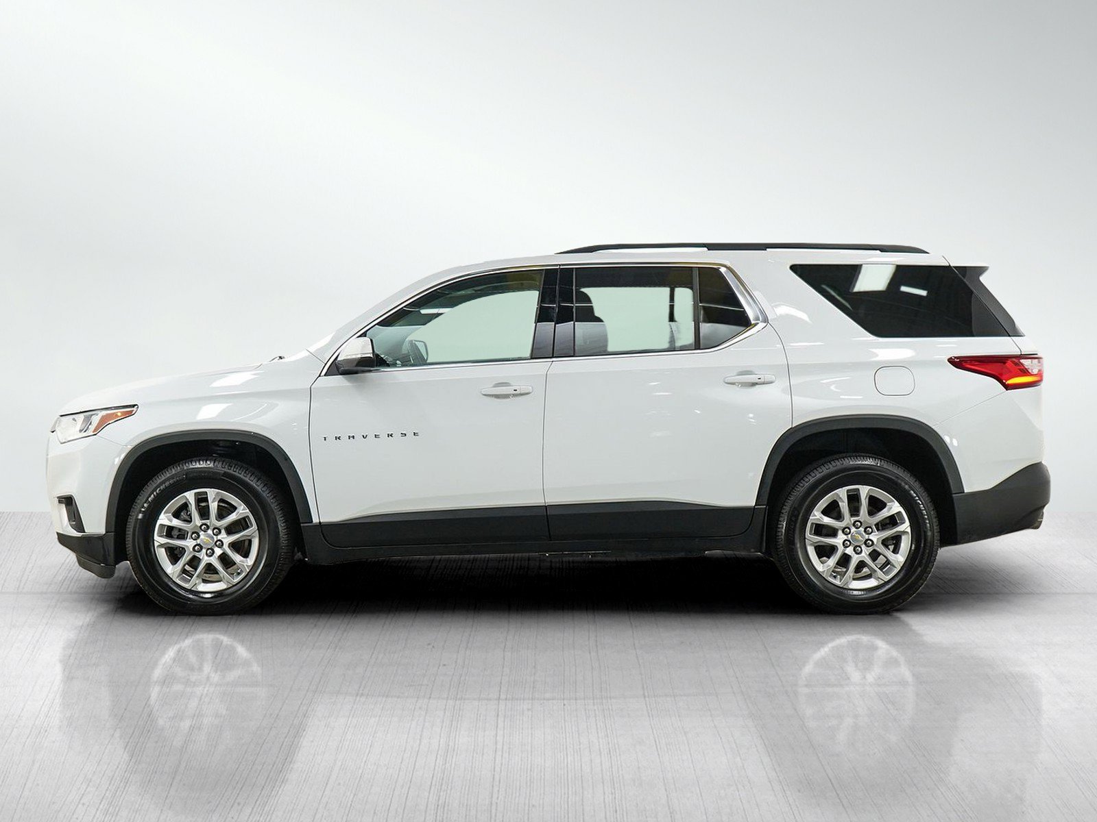 Used 2021 Chevrolet Traverse 3LT with VIN 1GNEVHKW1MJ259997 for sale in Minneapolis, Minnesota
