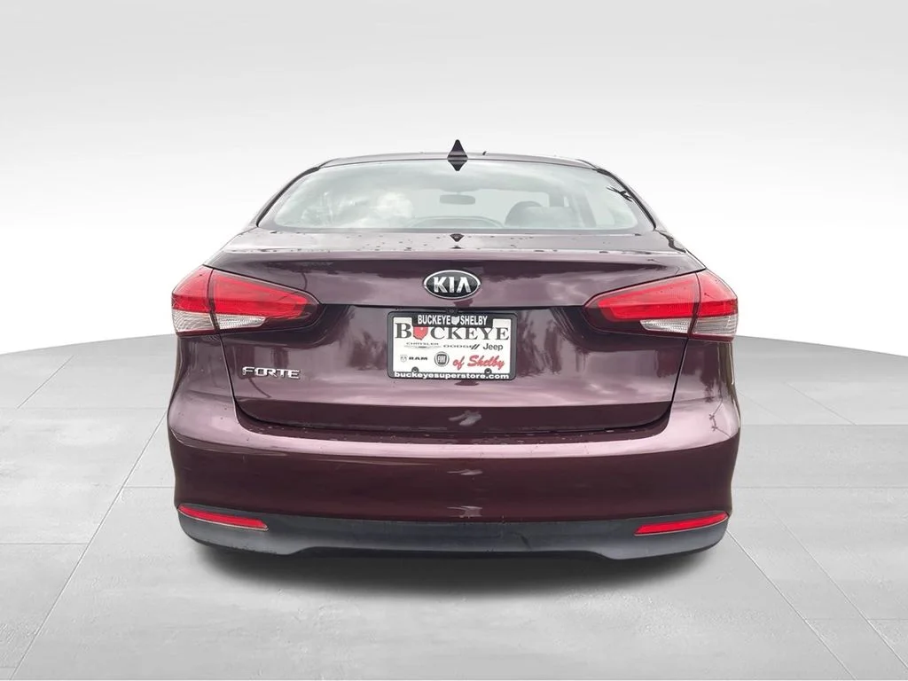 Used 2018 Red Kia LX image 4