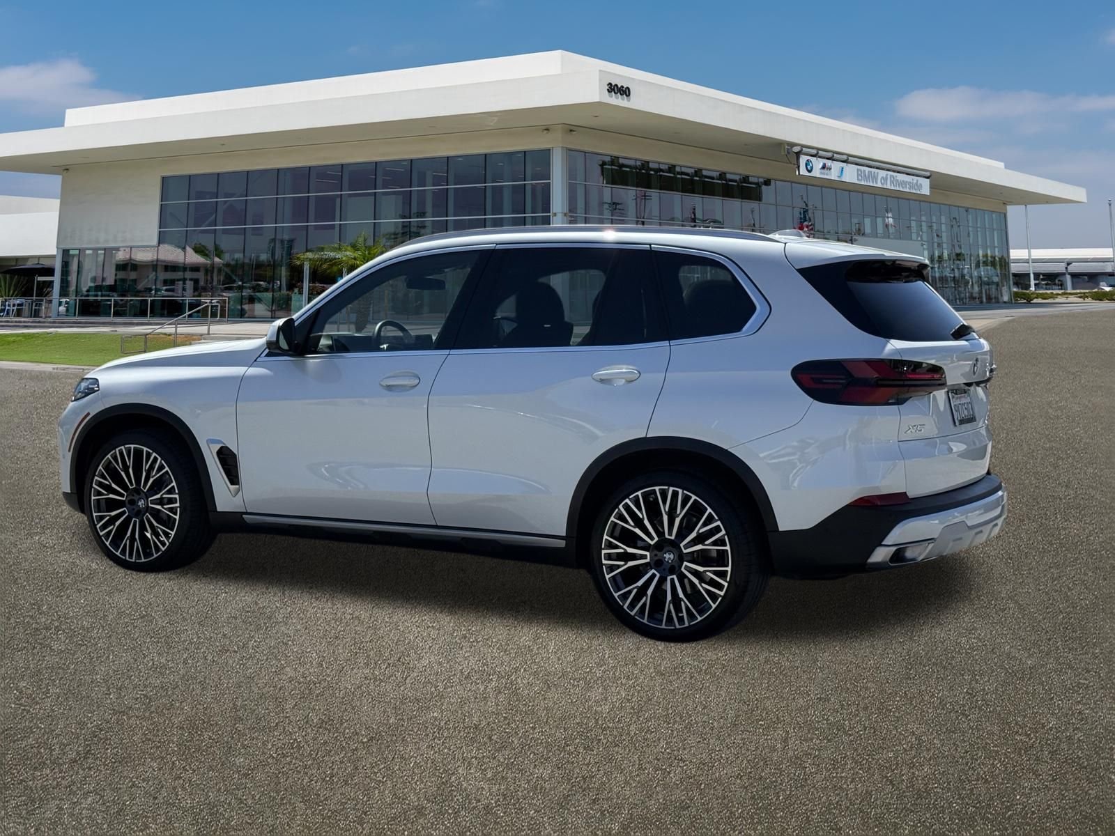 Used 2026 Mineral White Metallic BMW sDrive40i image 8