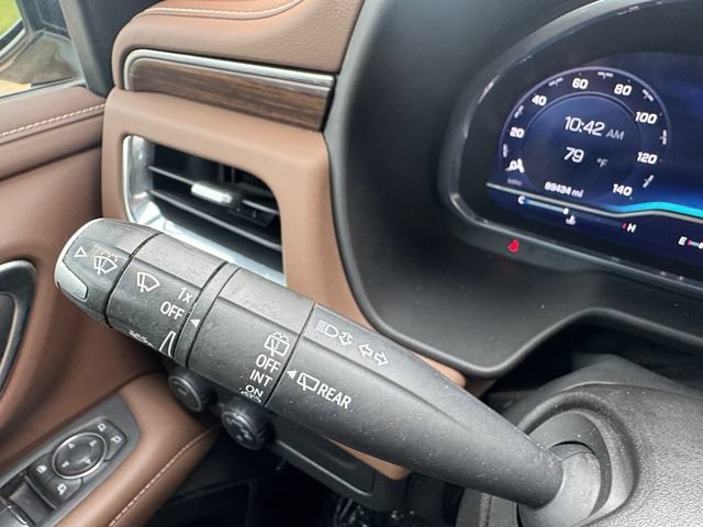 Used 2022 Iridescent Pearl Tricoat Chevrolet High Country image 12