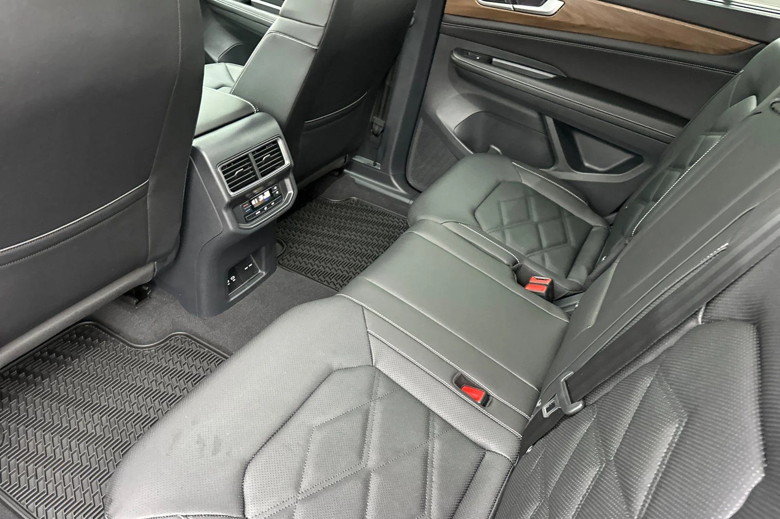 New 2026 Black Volkswagen 2.0T SE w/Technology image 11
