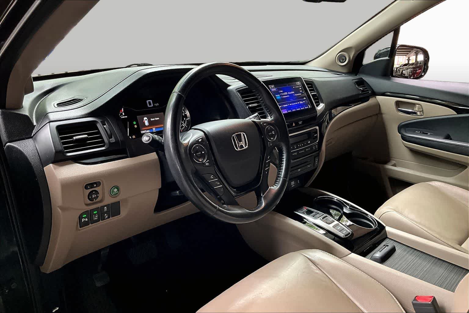 Used 2016 Black Forest Pearl Honda Touring image 17