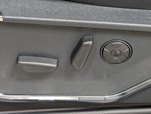 New 2026 Star White Metallic Tri-Coat Ford F-250® Platinum® image 58