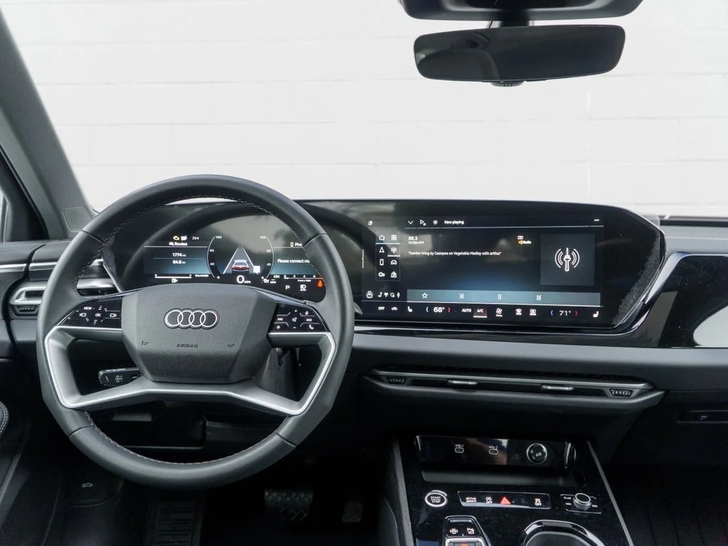 Used 2025 Glacier White Audi  image 23