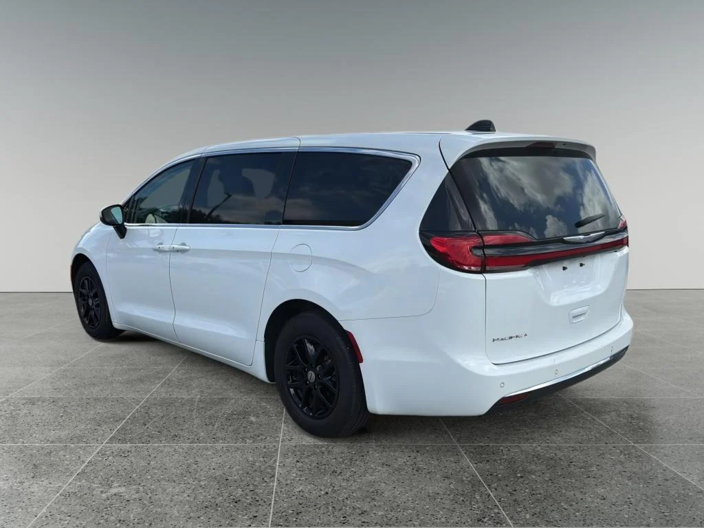 Used 2023 Bright White Clearcoat Chrysler Touring L image 8