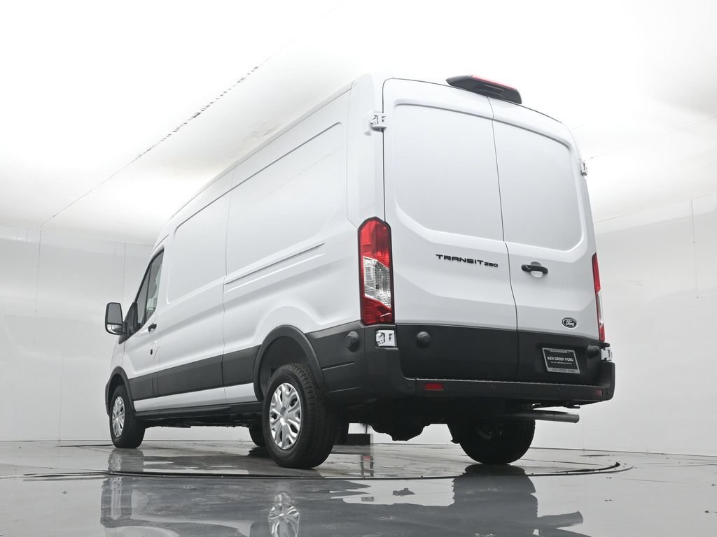 New 2026 White Ford Base image 47