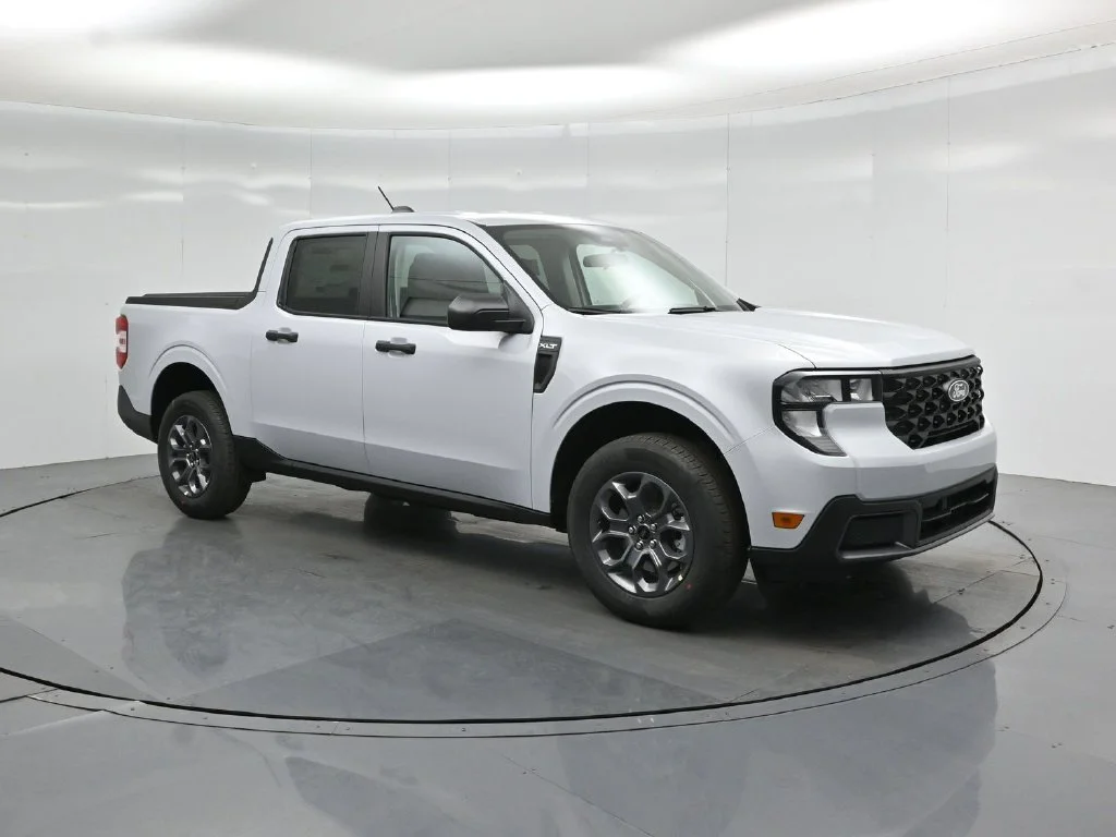 New 2026 Space White Metallic Ford XLT image 18