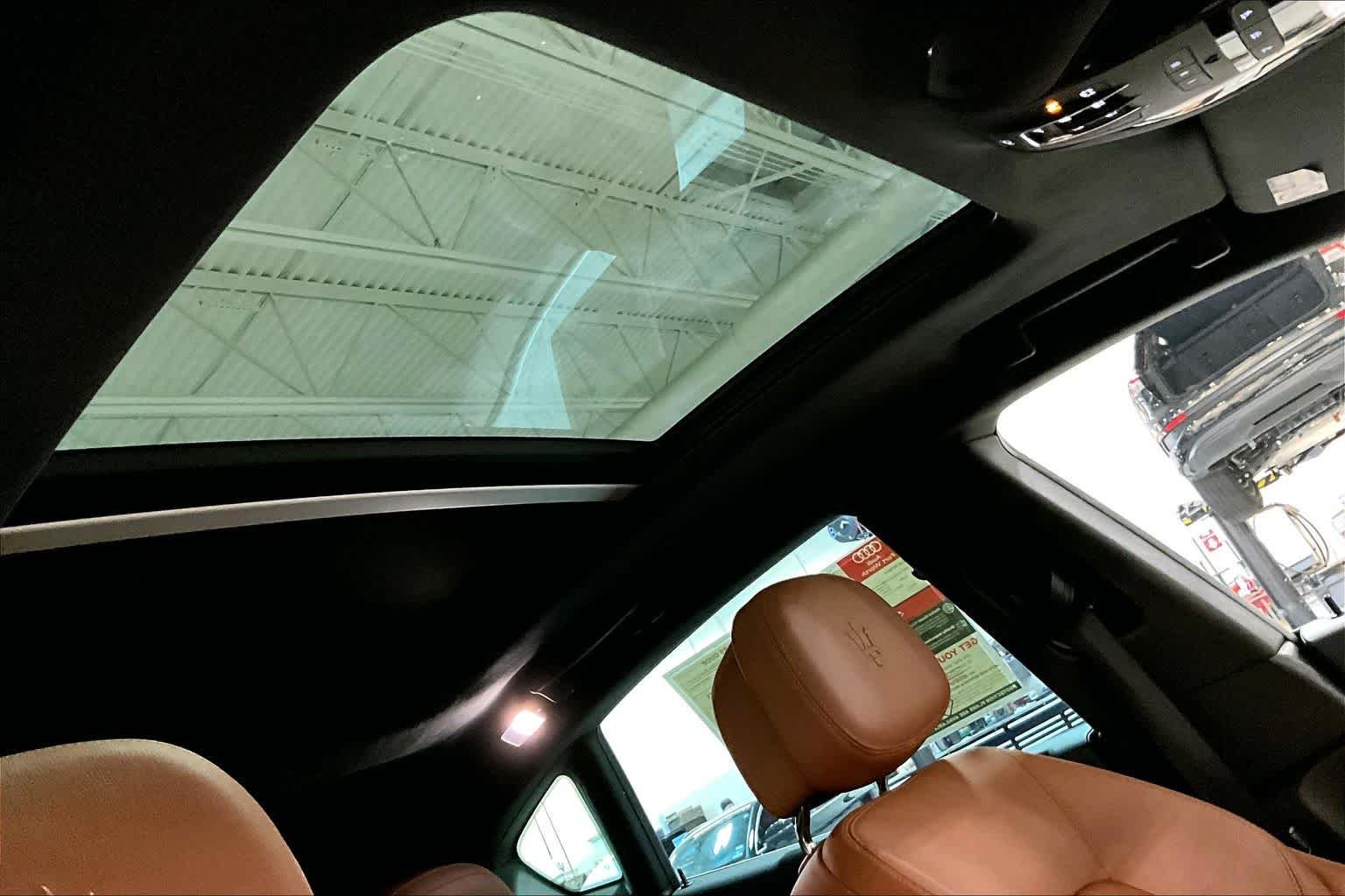 Used 2019 Bianco Maserati  image 14