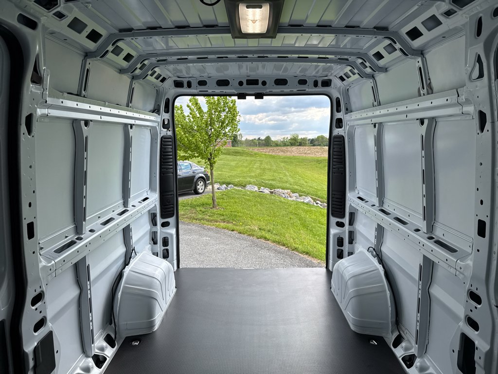 New 2026 Bright White Clear-Coat Exterior Paint RAM Tradesman image 10