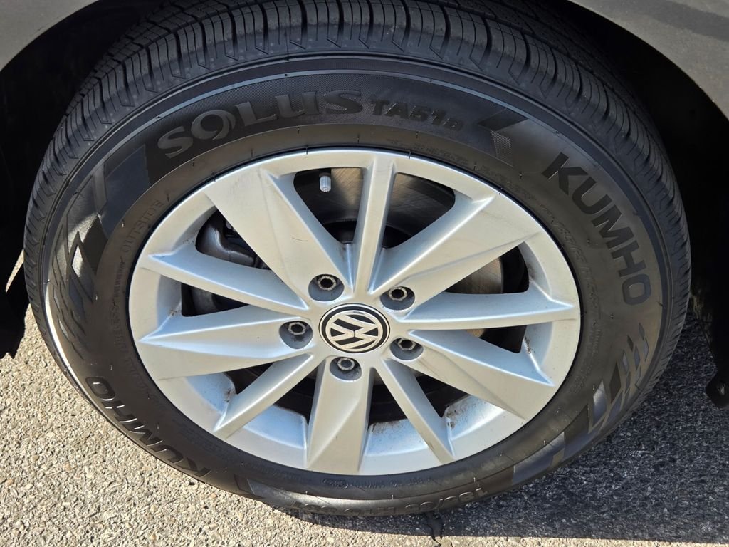 Used 2015 Gray Volkswagen TSI S 4-Door image 12