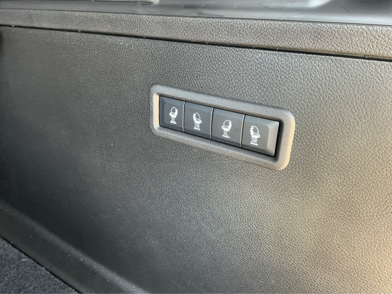 New 2026 High Gloss Black Exterior Paint Jeep Limited Reserve image 20