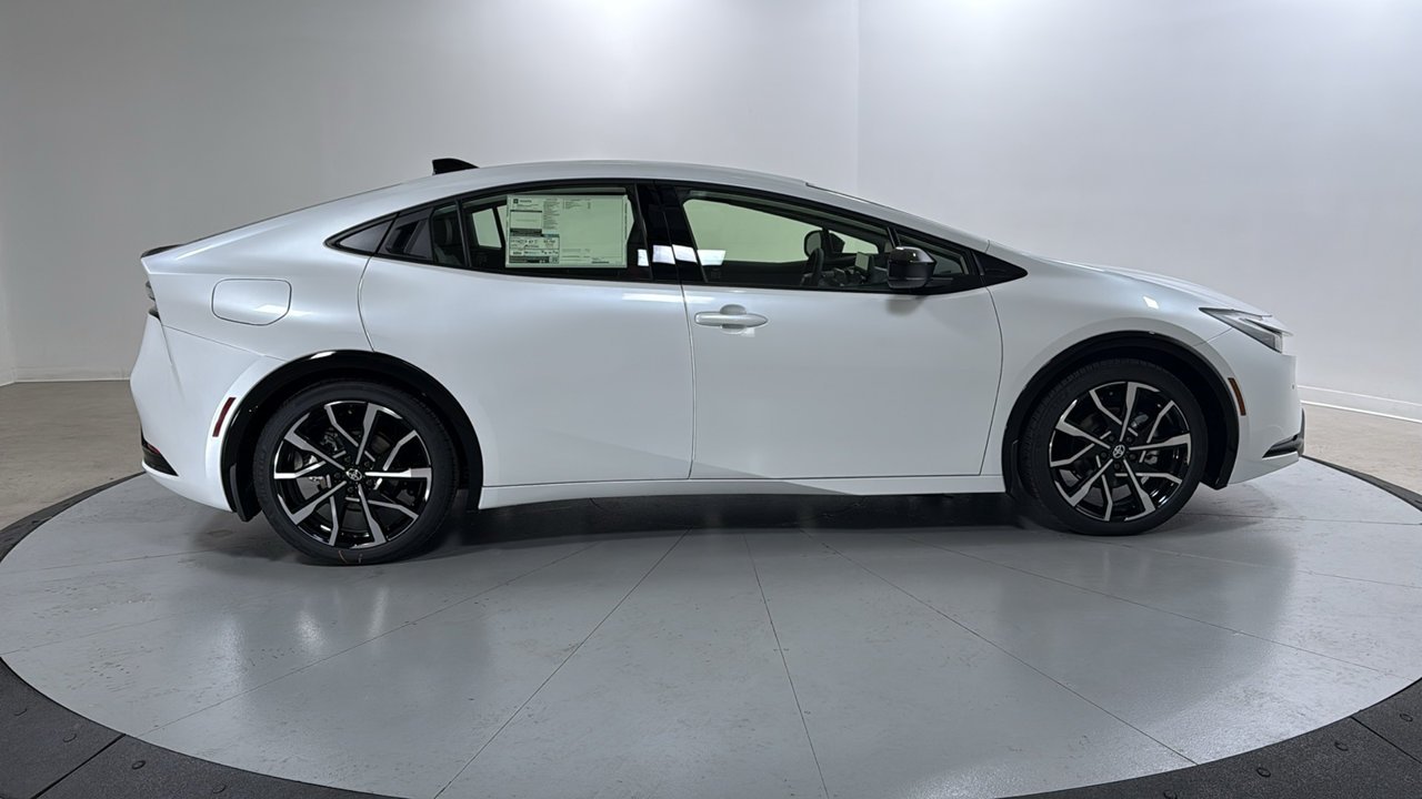New 2027 Wind Chill Pearl <sup>1</sup> Toyota  XSE image 6