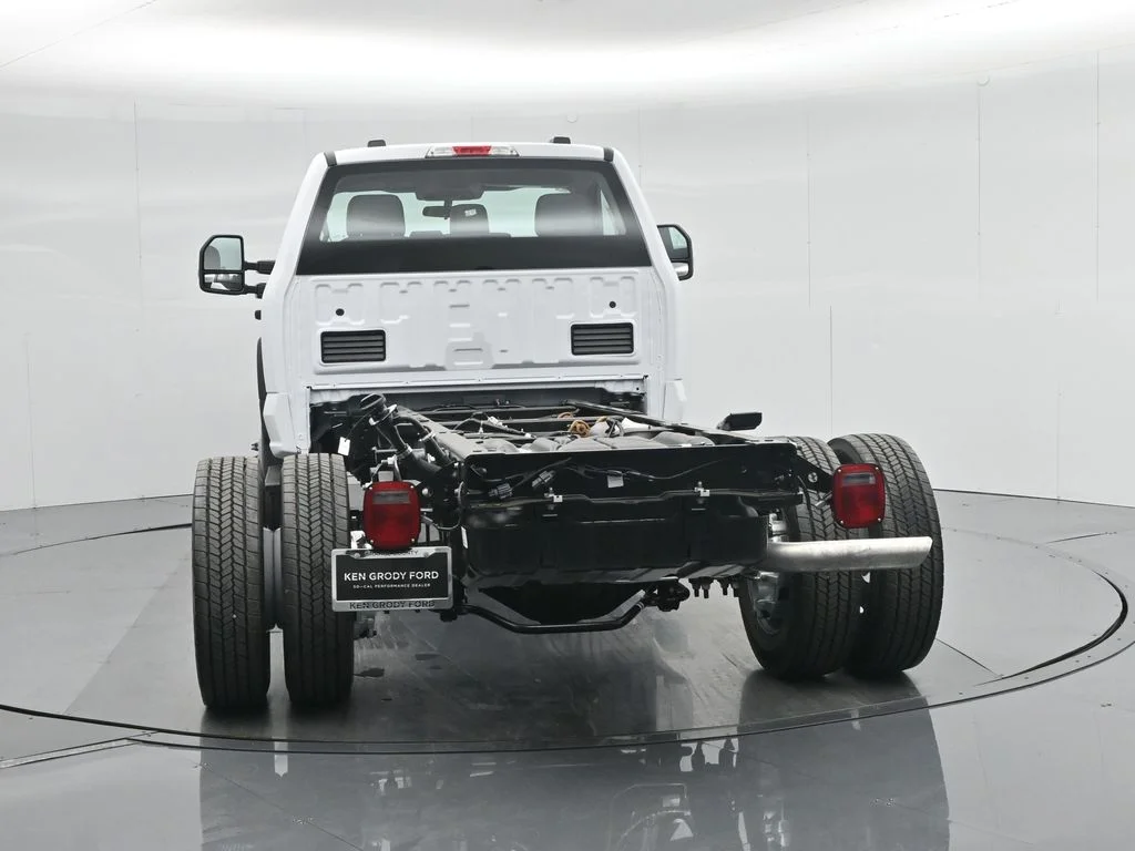 New 2026 Oxford White Ford XL image 17