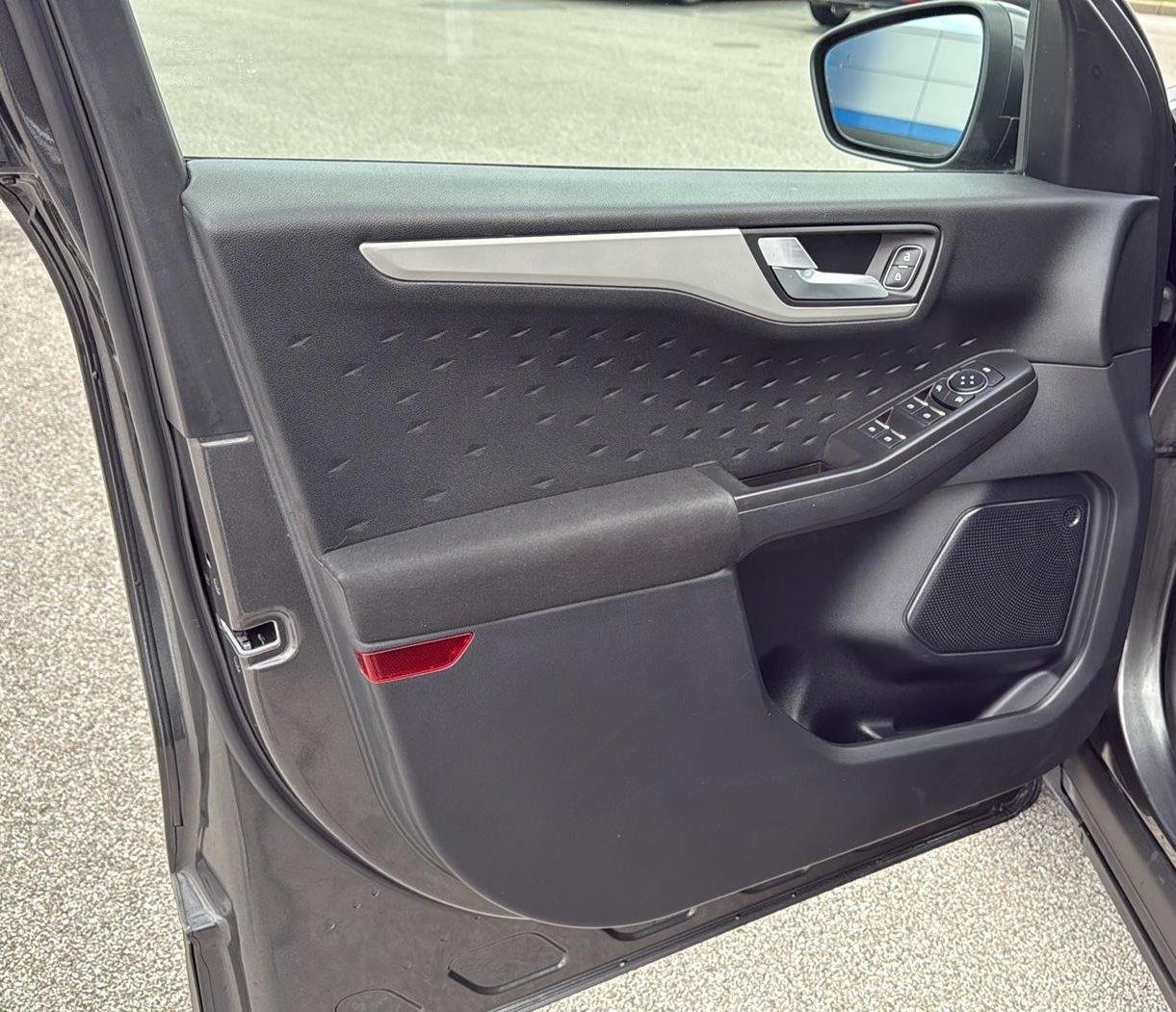 Used 2020 Magnetic Ford SE image 18