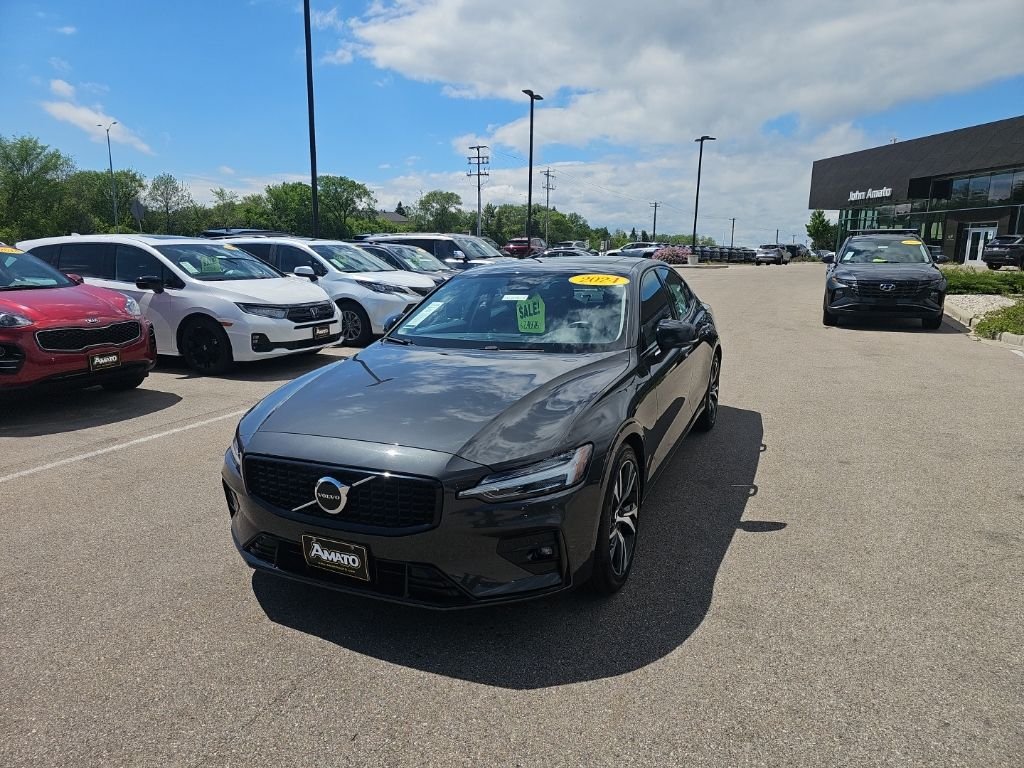 2024 Volvo S60 B5 Core Dark Theme's photo