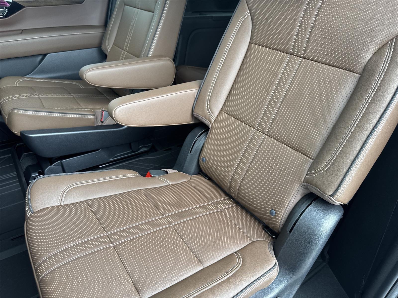 2026 Chevrolet Suburban High Country - Photo 35