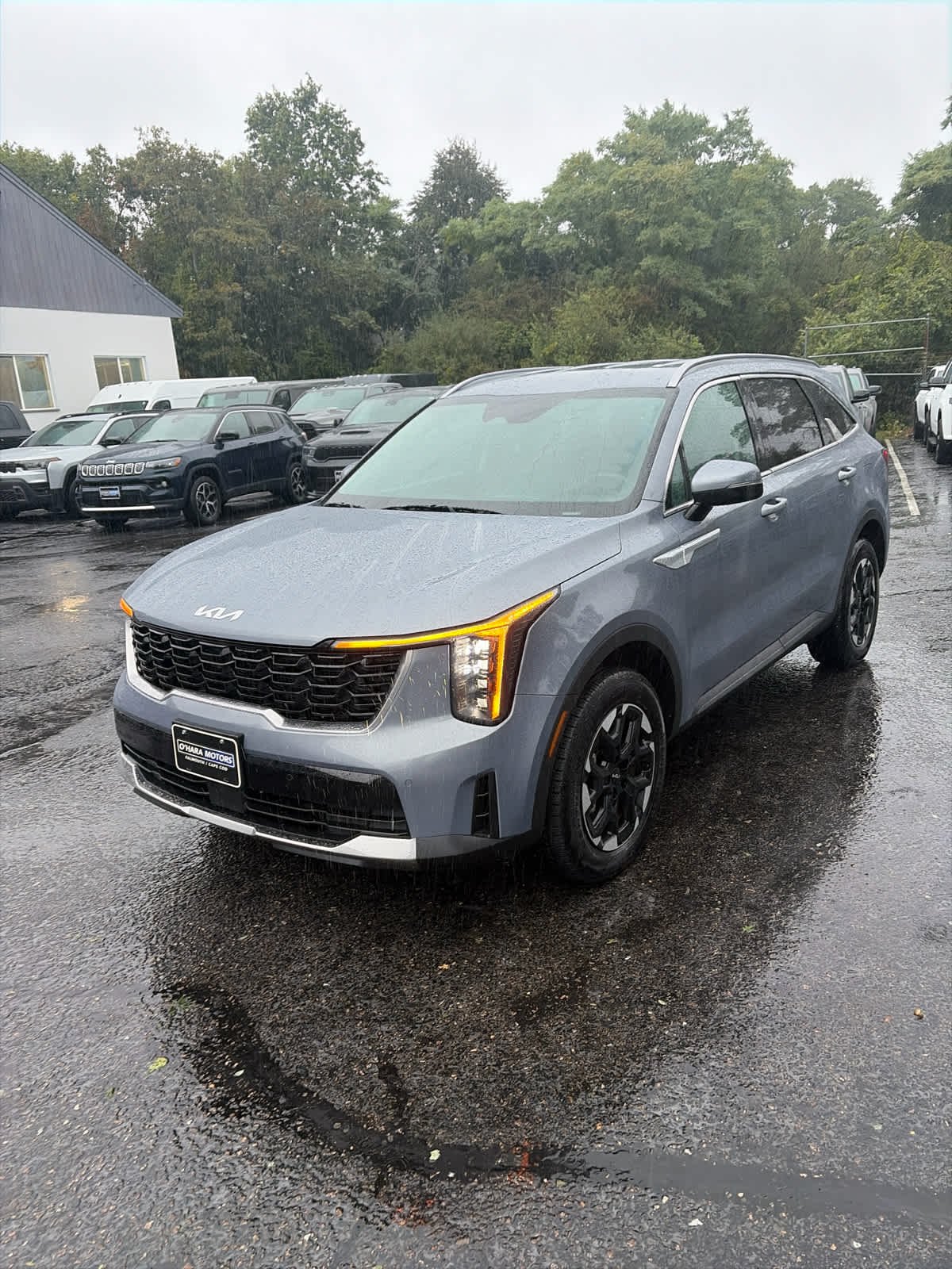 Used 2024 Everlasting Silver Kia S image 3