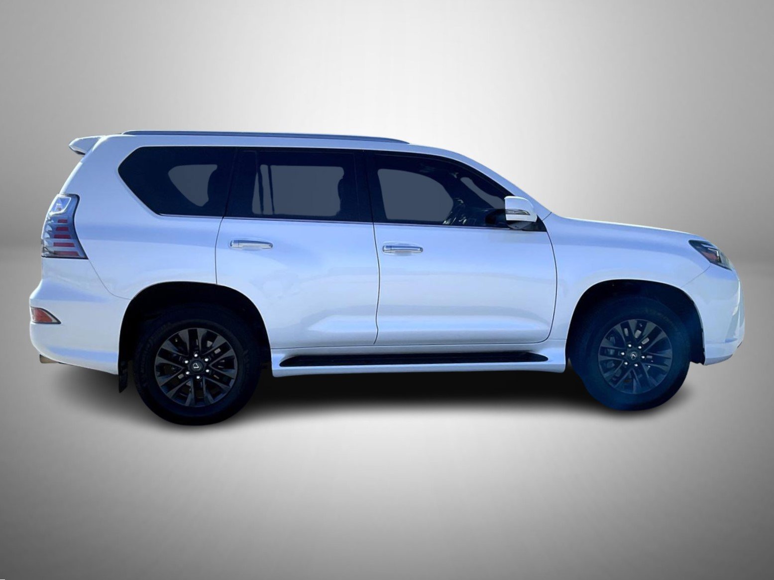 Used 2021 White Lexus 460 image 4
