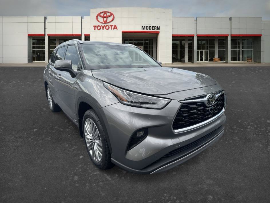 Used 2025 Heavy Metal Toyota Hybrid Platinum image 3