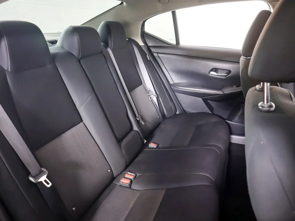 Used 2022 Scarlet Nissan SV image 29