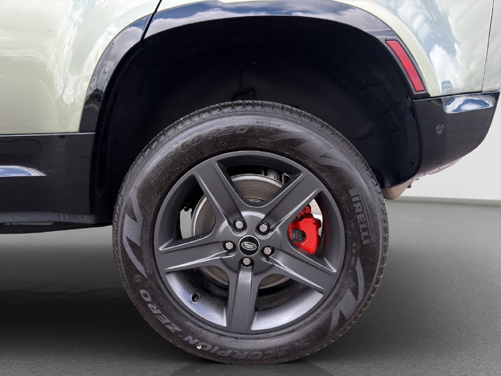Used 2023  Land Rover X image 23