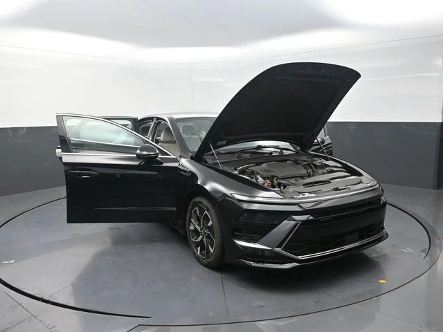 Used 2024 Black Hyundai SEL image 39