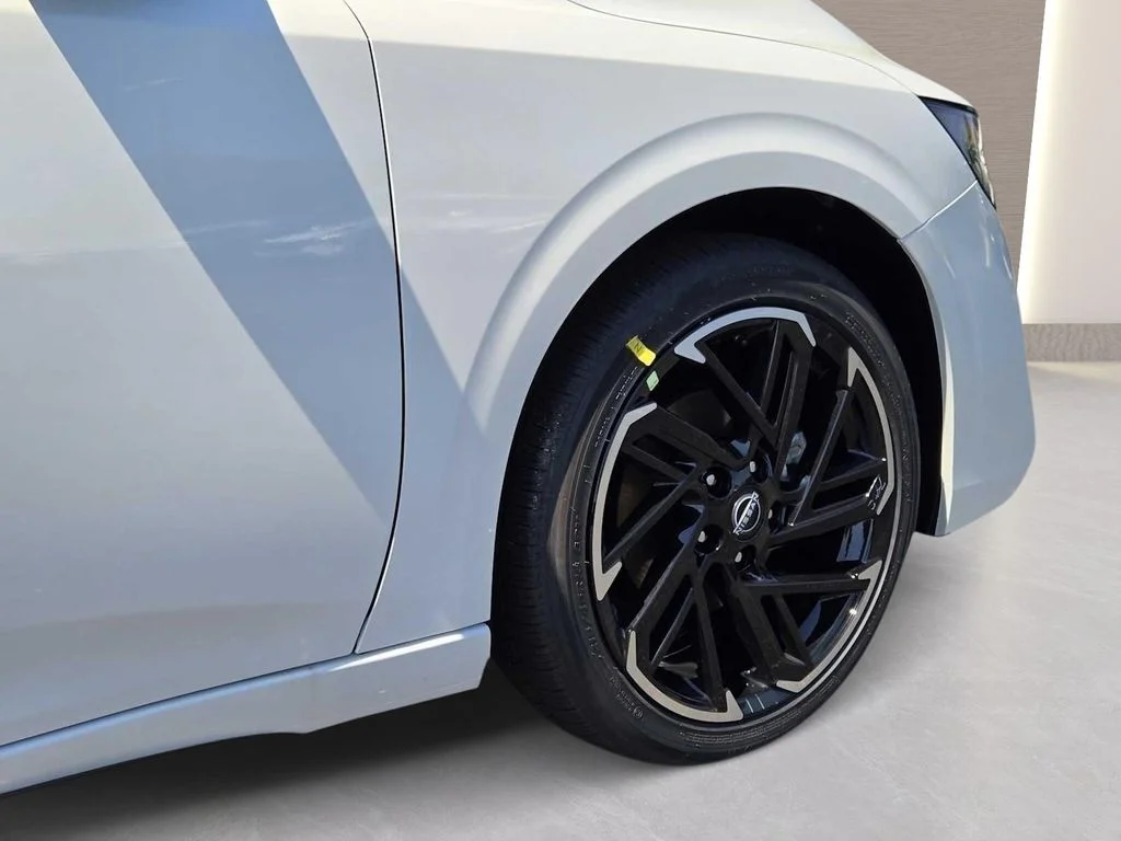 2026 Nissan Sentra SR - Photo 12