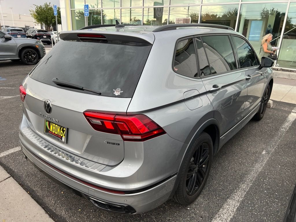 Used 2022  Volkswagen 2.0T SE R-Line Black image 5