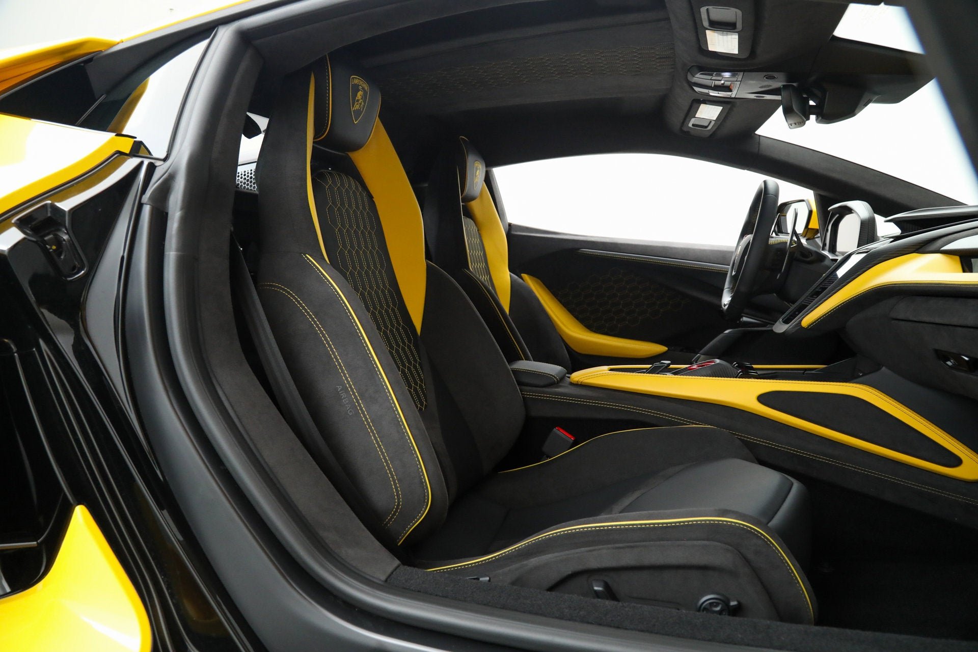 2024 Lamborghini Revuelto Base - Photo 21