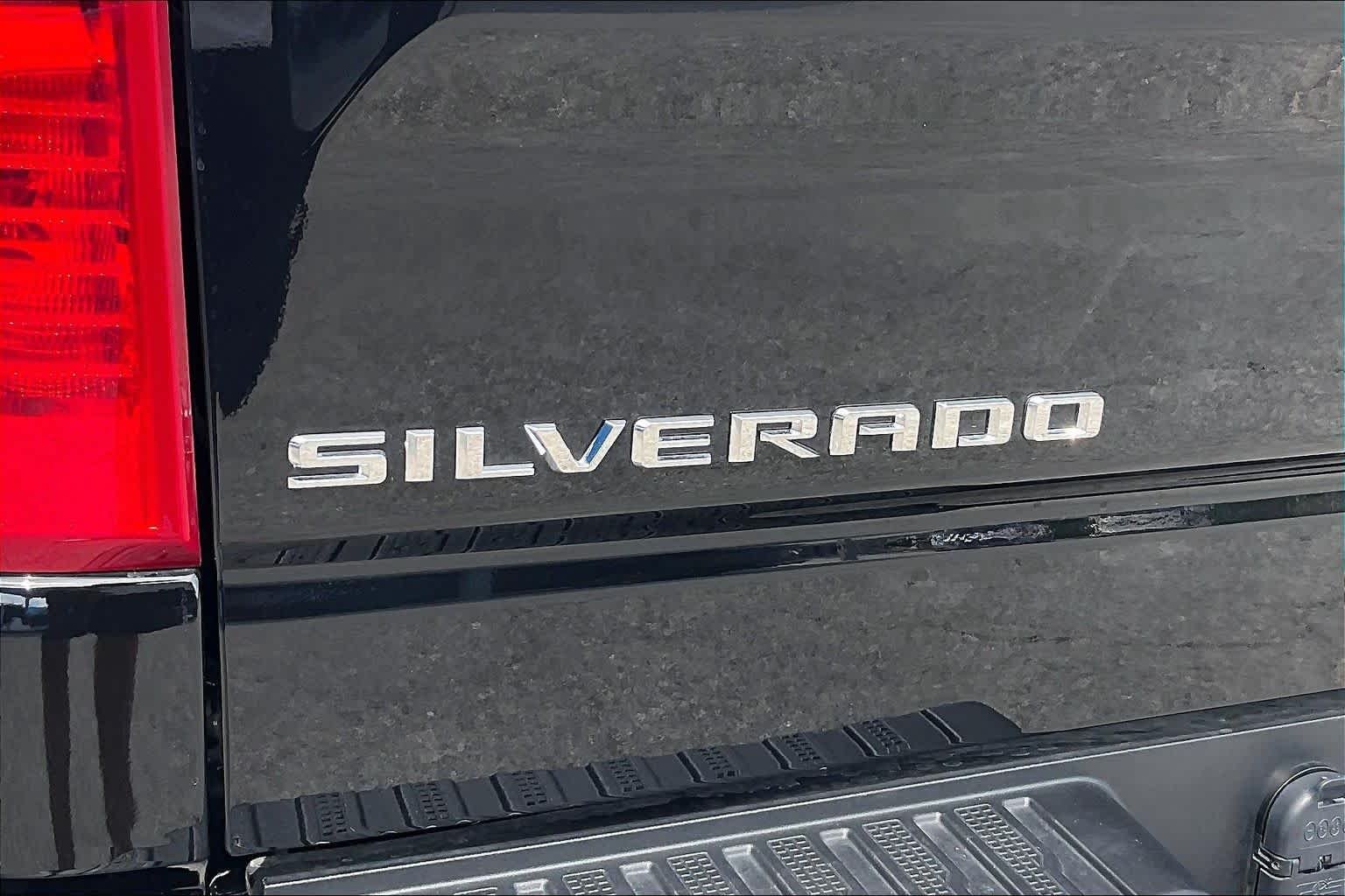 Used 2026 Black Chevrolet LT image 32