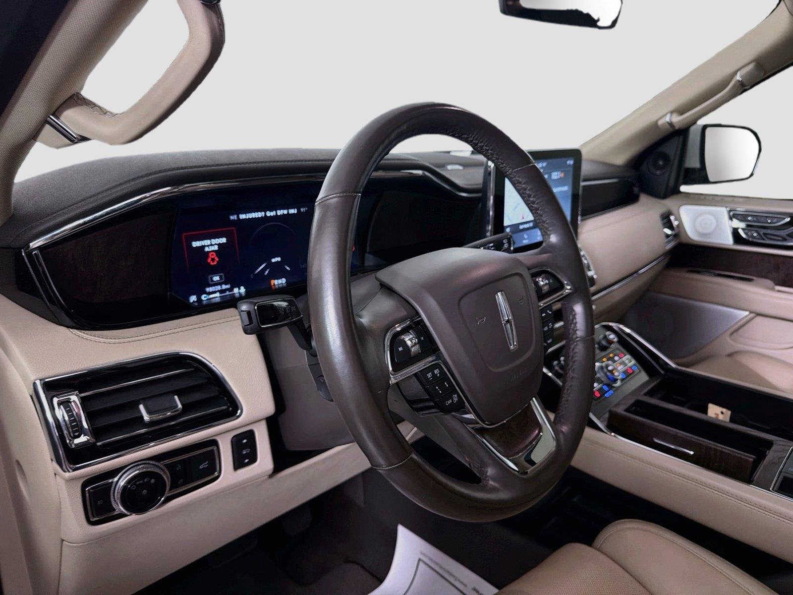 Used 2020 Pristine White Lincoln Reserve image 9