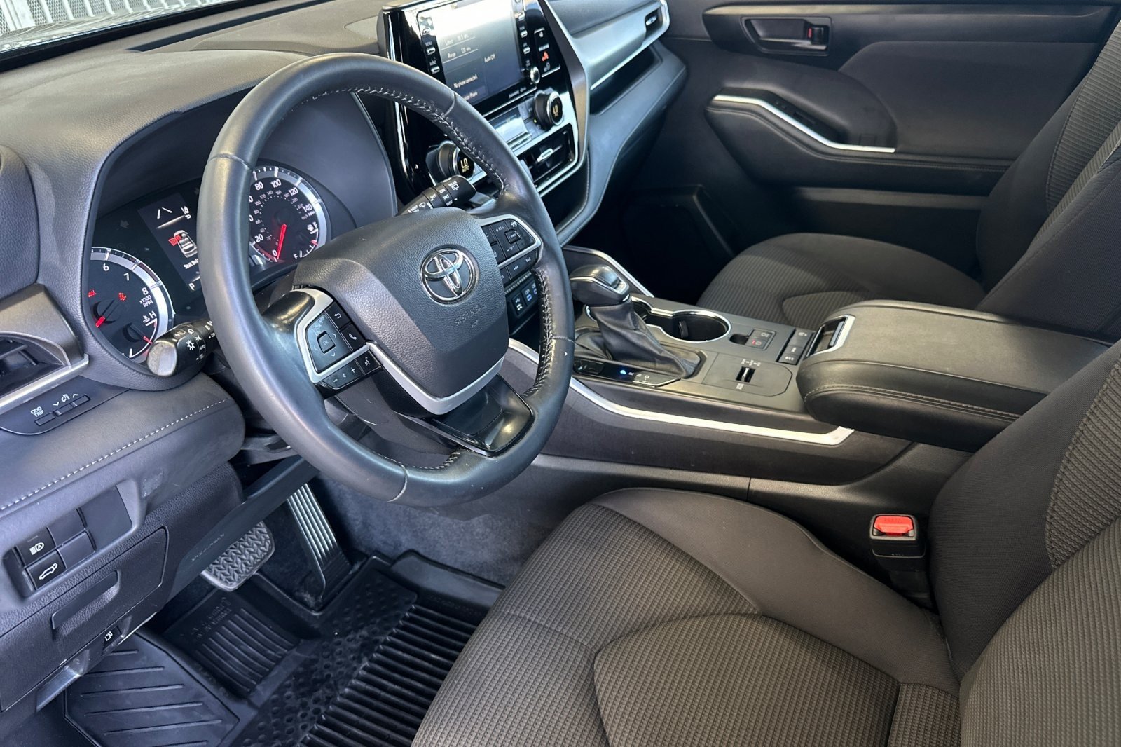 Used 2022 Blueprint Toyota LE image 9