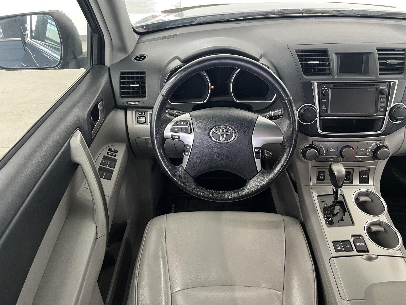 Used 2013 Shoreline Blue Pearl Toyota SE image 31