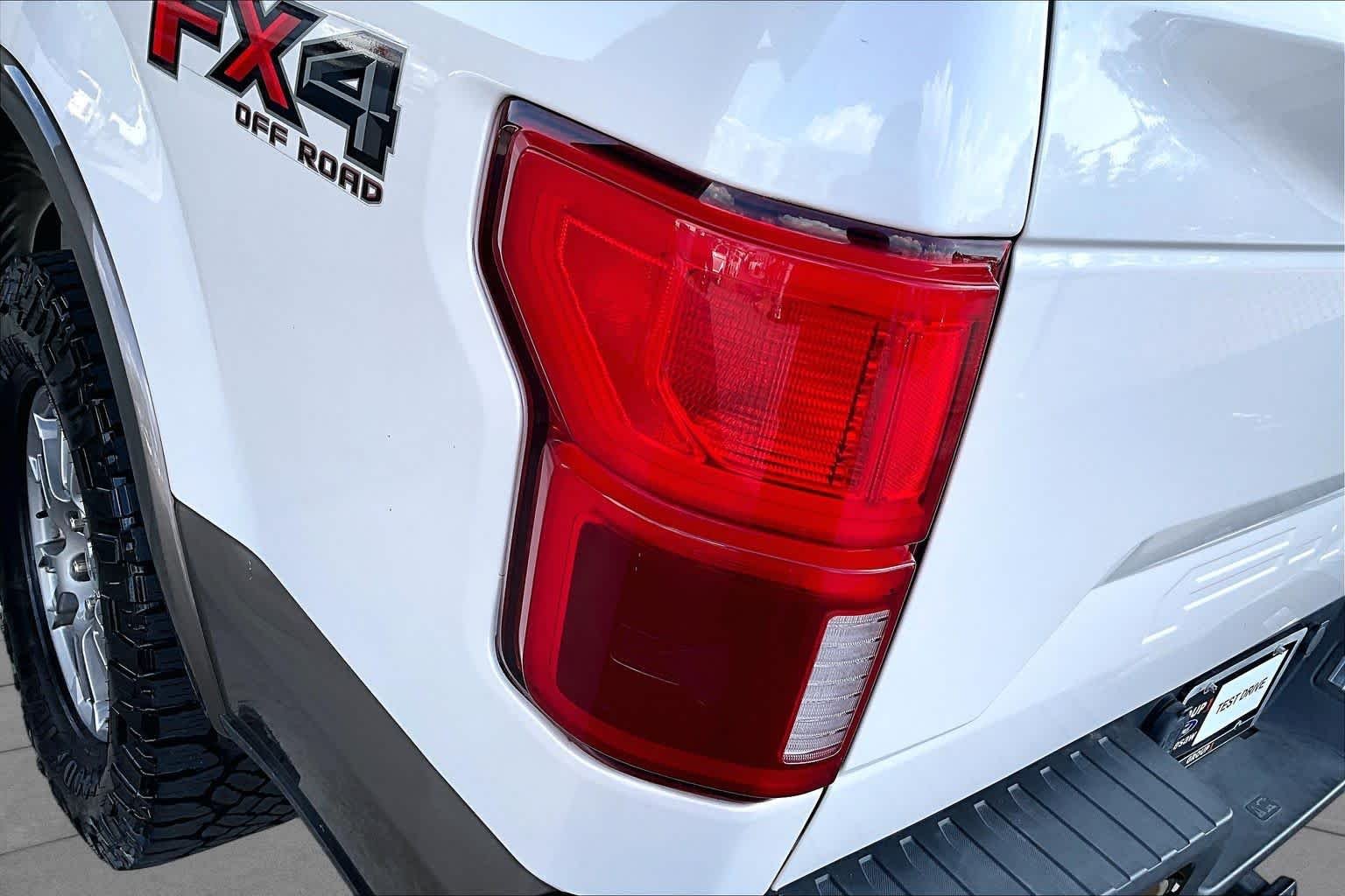 Used 2018 White Platinum Metallic Tri-Coat/Stone Gray Ford LARIAT image 27