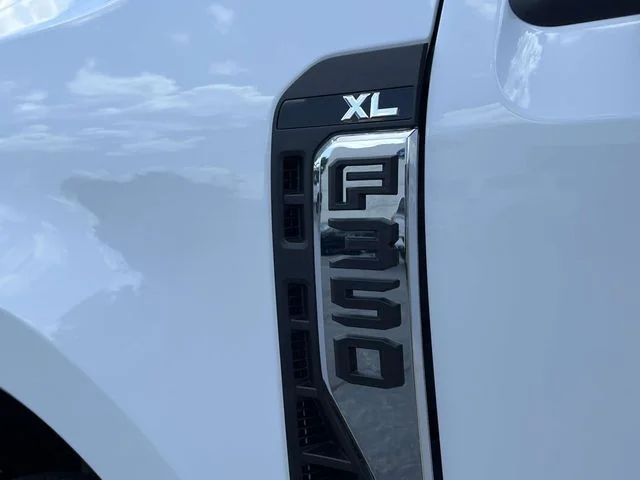 New 2026 Oxford White Ford XL image 7