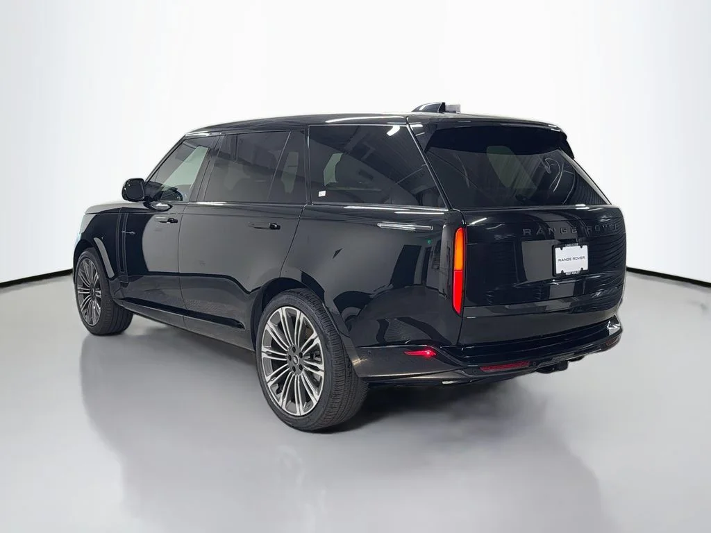 Used 2025 Black Land Rover SE image 3