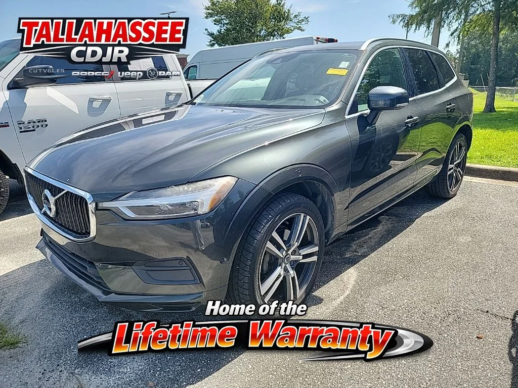 Used 2018 Gray Metallic Volvo T5 Momentum image 1
