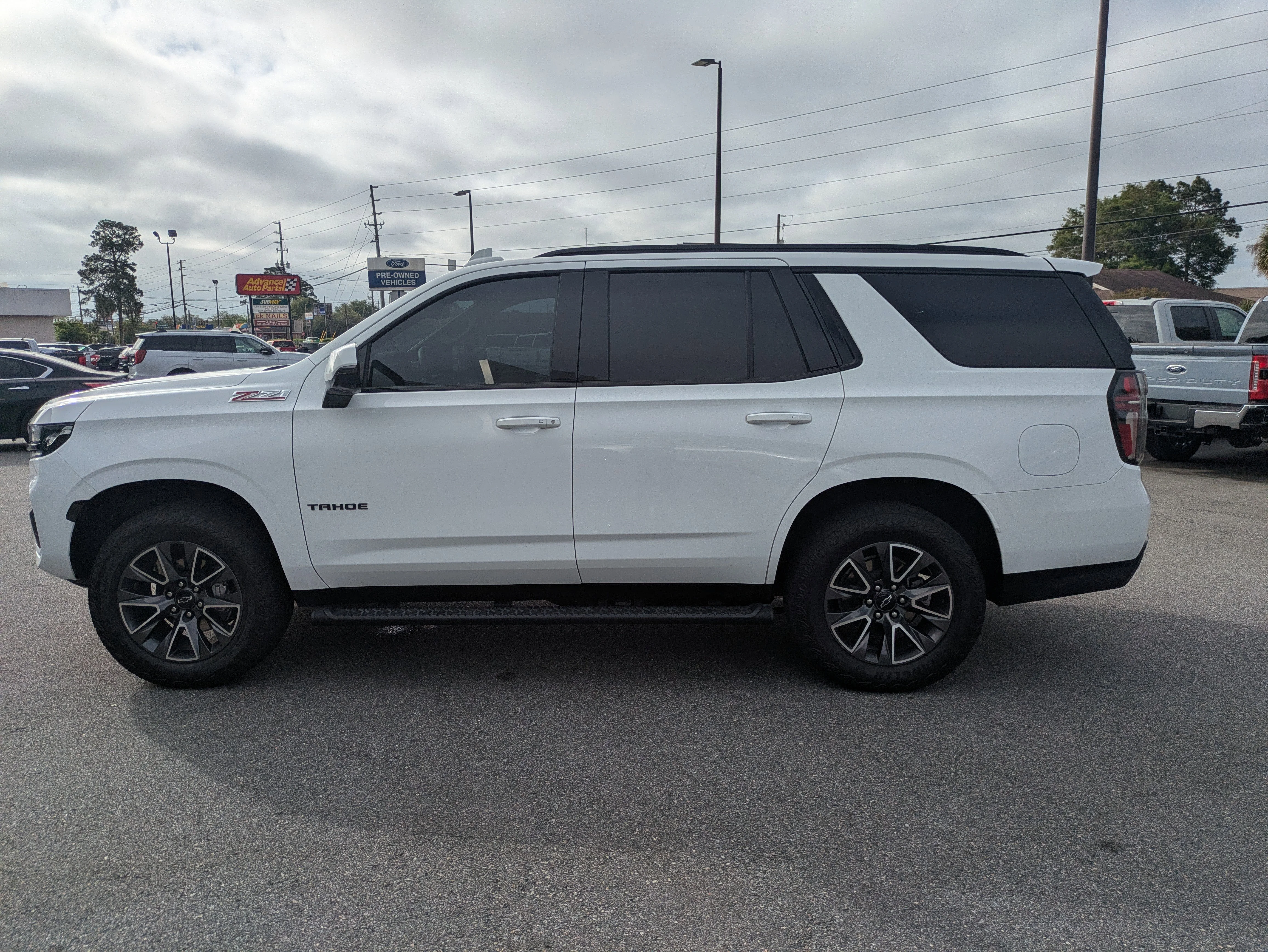 Used 2024 Summit White Chevrolet Z71 w/Luxury Pkg, Leather Quad Buckets, Panoramic Moonroof, & 3rd Row Seat image 7