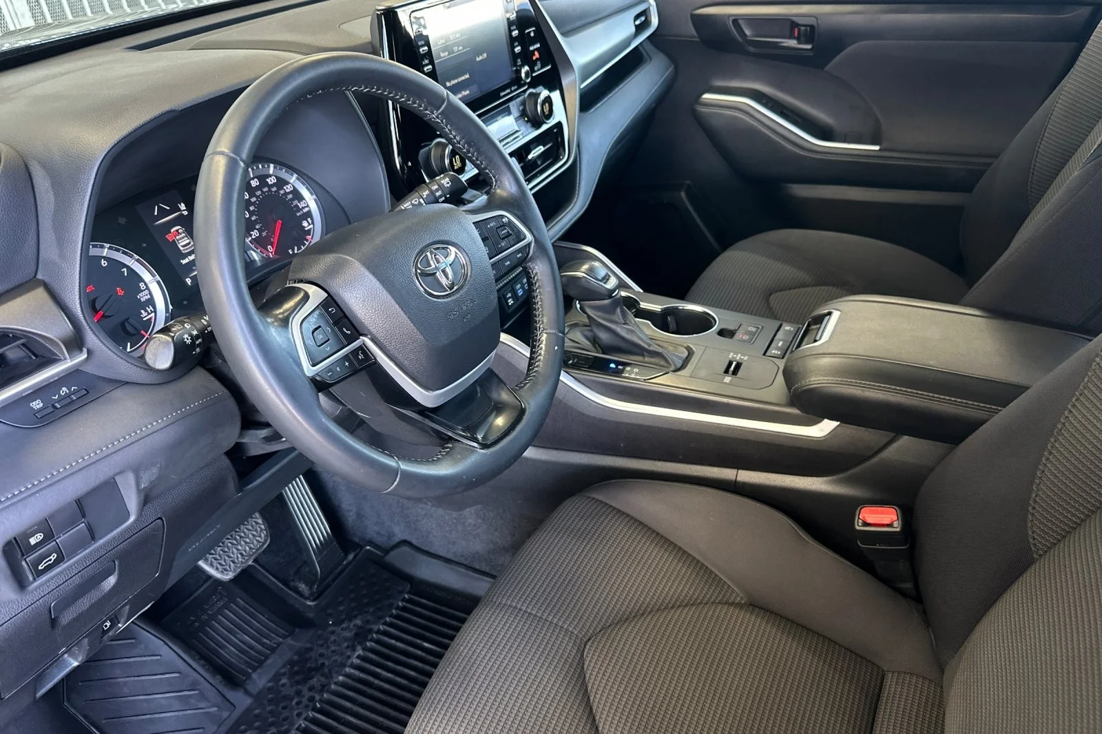 Used 2022 Blueprint Toyota LE image 9