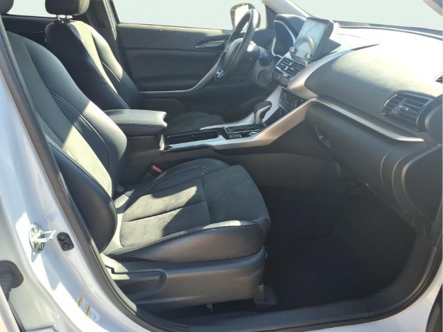 Used 2025  Mitsubishi SE image 19