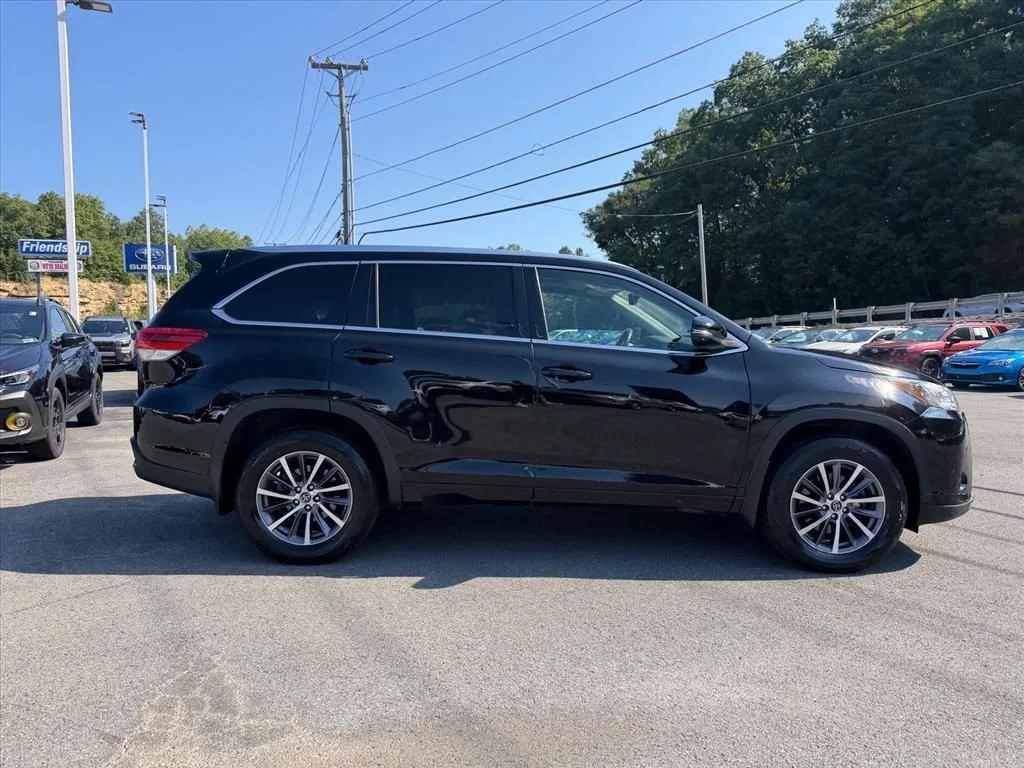 Used 2017 Black Toyota XLE image 8