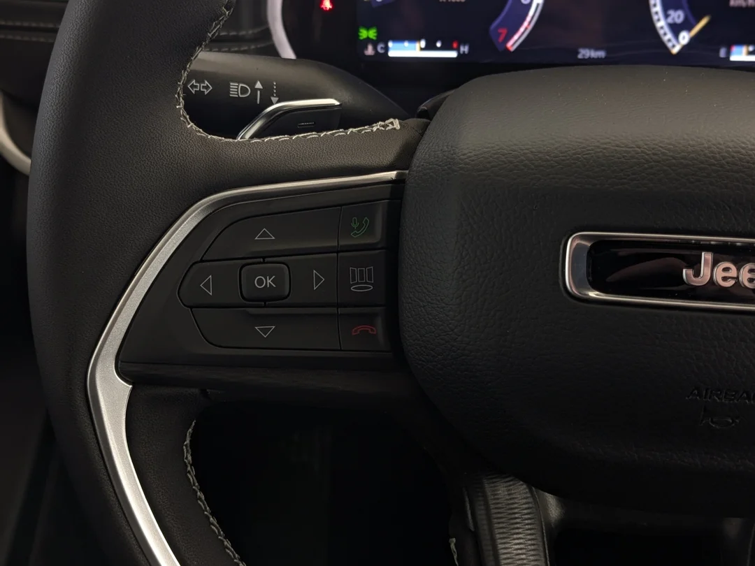 New 2026 Black Jeep Laredo - - 4x4 - Classic Theme - Heated Seats - Heated Steering - Remote Start & More! image 16