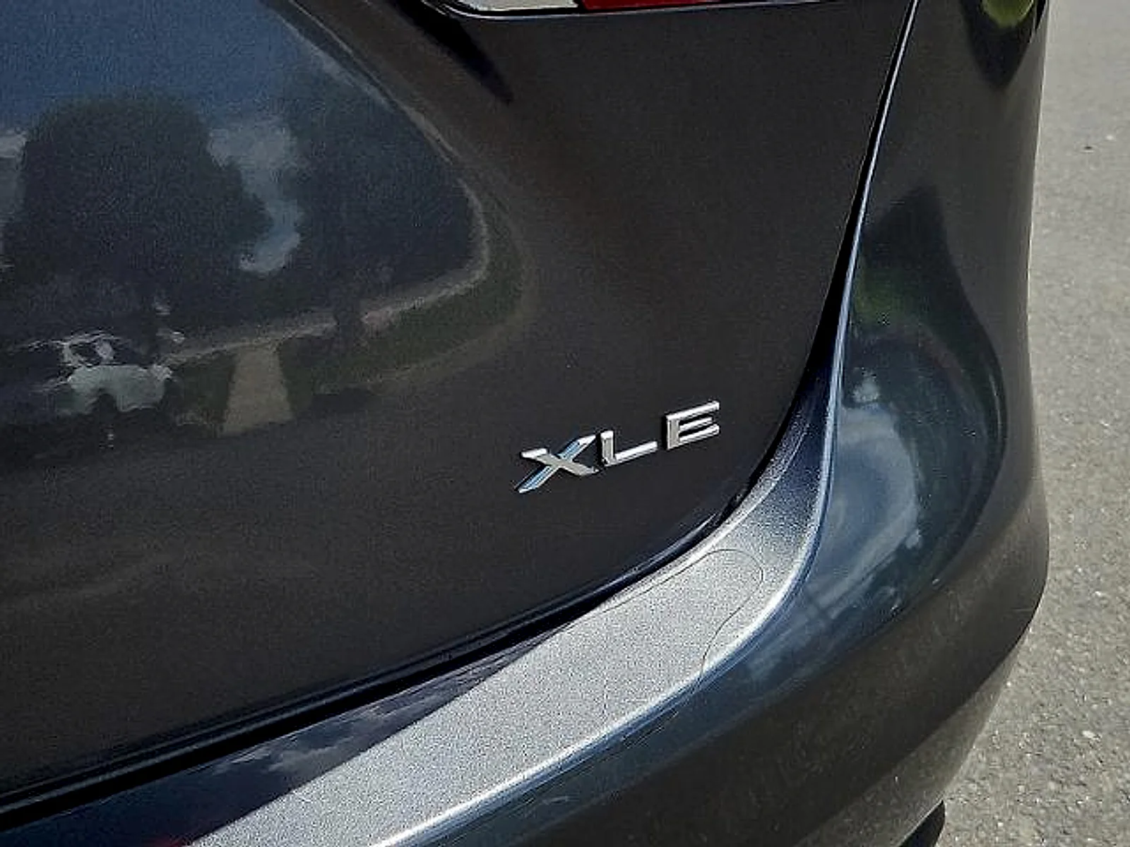 Used 2016 Magnetic Gray Metallic Toyota XLE image 30